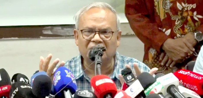 হাসপাতালে ভিড় না করে নিজ নিজ অবস্থান থেকে  খালেদা জিয়ার সুস্থতার জন্য দোয়ার আহ্বান রিজভীর